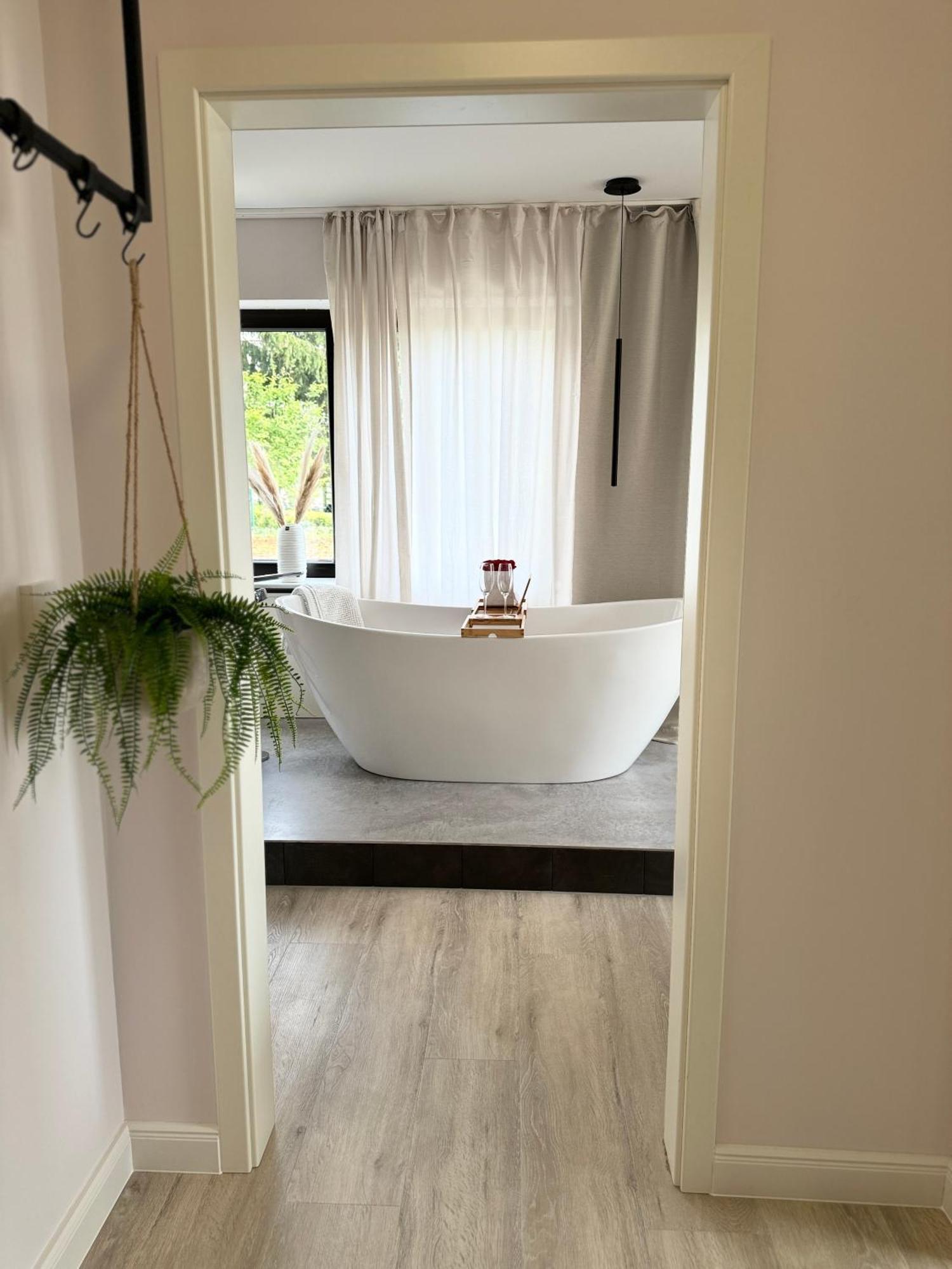 Leonardo Wuerzburg I Freistehende Badwanne Apartment Luaran gambar